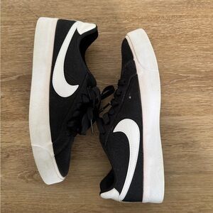 Nike Canvas Court Legacy Sneaker in Black Size 6.5
